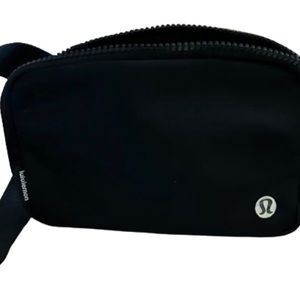 Athletica Everywhere Belt Bag 1L - Black